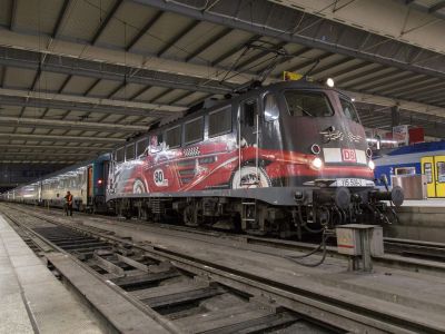 DB 115-509-2 is specially painted to celebrate 80 years of Auto trains in Germany.